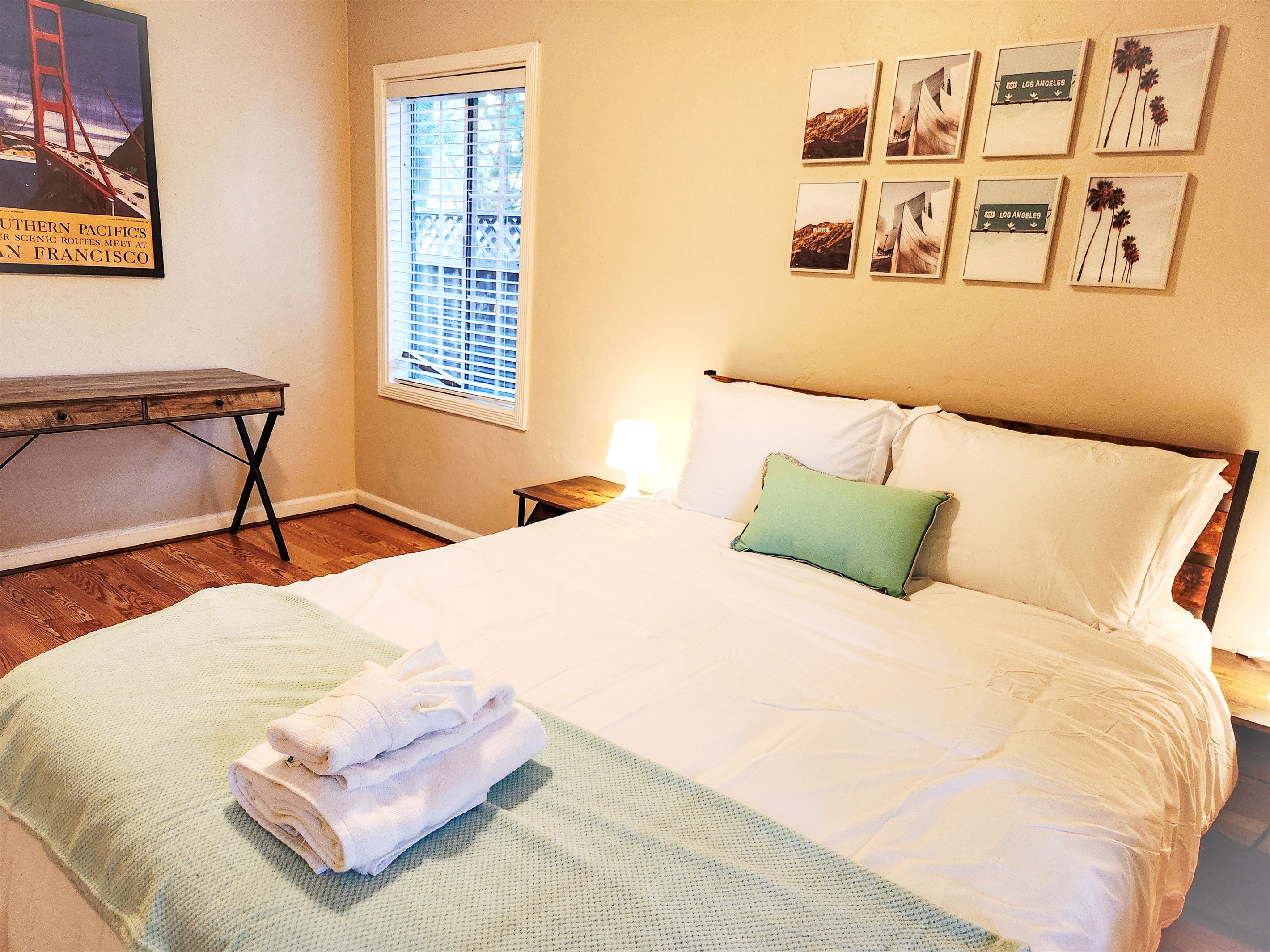 California - Queen Bed