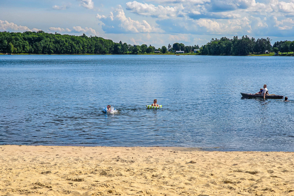 Kids can wade at the Windfall Beach, 0.3 miles from the lakehouse
