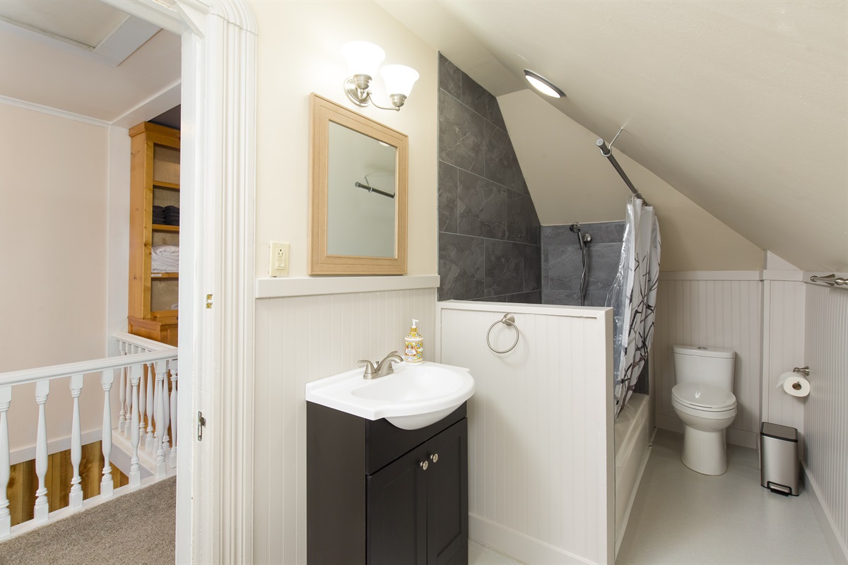 Upstairs full bathroom