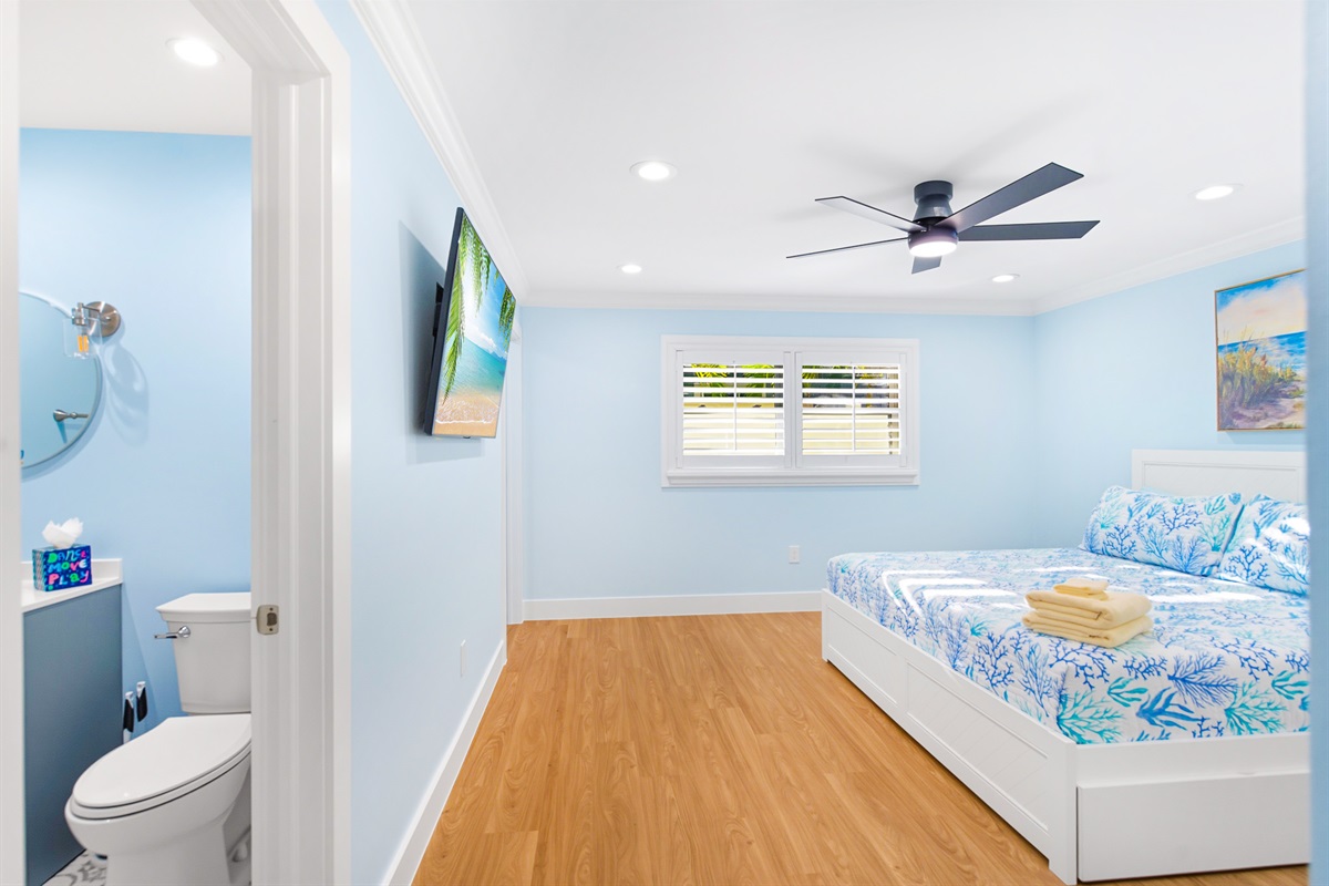 A king bed with twin trundle, smart TV, laundry facilities and ensuite bathroom make the master bedroom a prize.