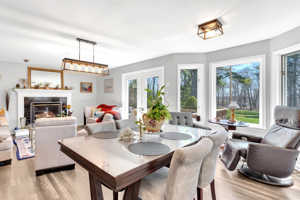     &ldquo;Dining space perfect for shared meals and memories&rdquo;