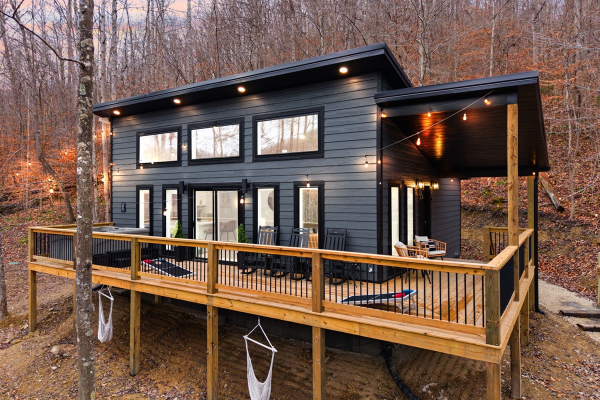 Stop scrolling & start swinging: suspended hammock swings offer the ultimate 'gravity-free' reset with a front-row seat to the mountains. 