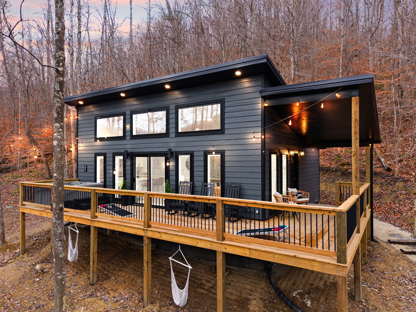 Stop scrolling & start swinging: suspended hammock swings offer the ultimate 'gravity-free' reset with a front-row seat to the mountains. 