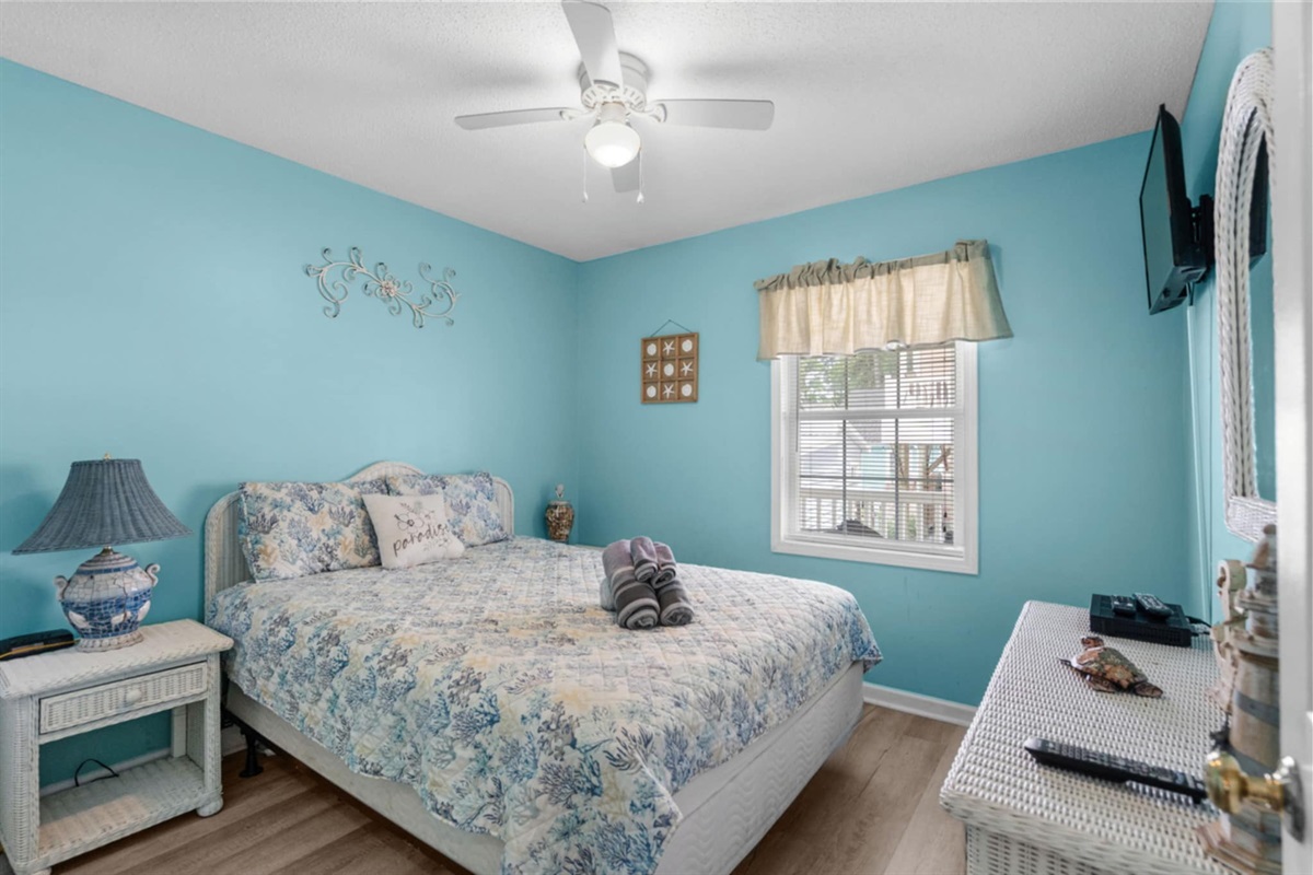 Queen Bed in second Bedroom