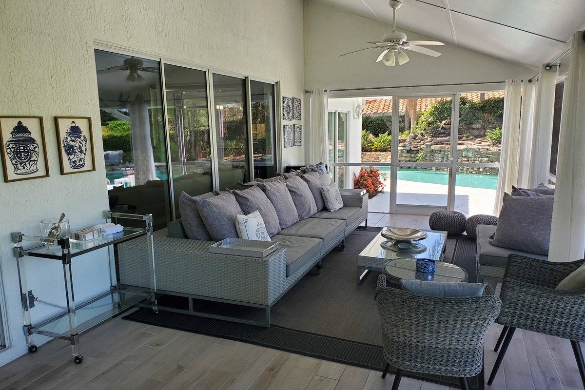 Lanai with comfortable outdoor seating