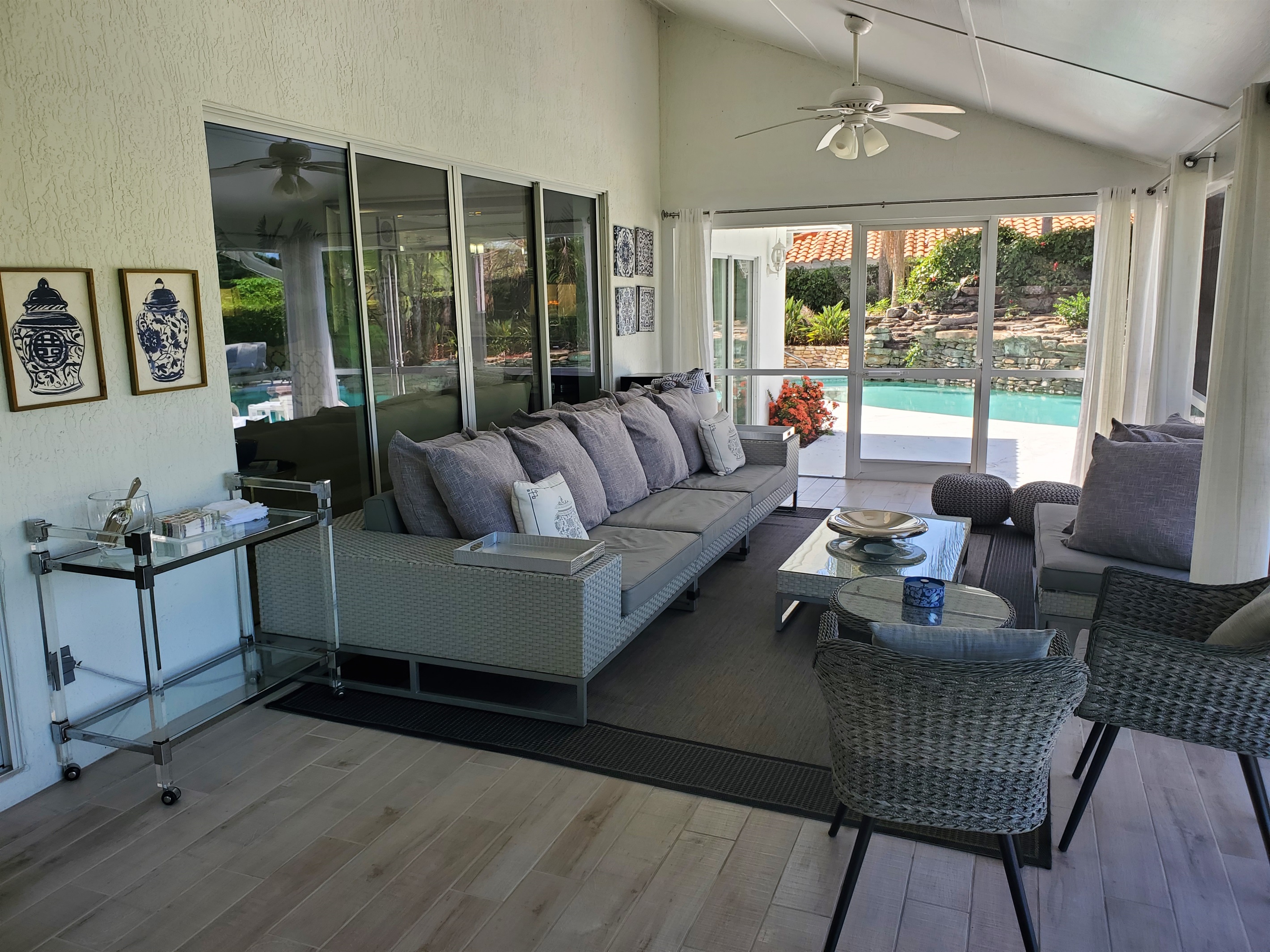 Lanai with comfortable outdoor seating