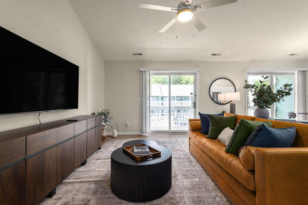 Luxury 2BR/2BA Condo | Walk to Notre Dame, photo 4