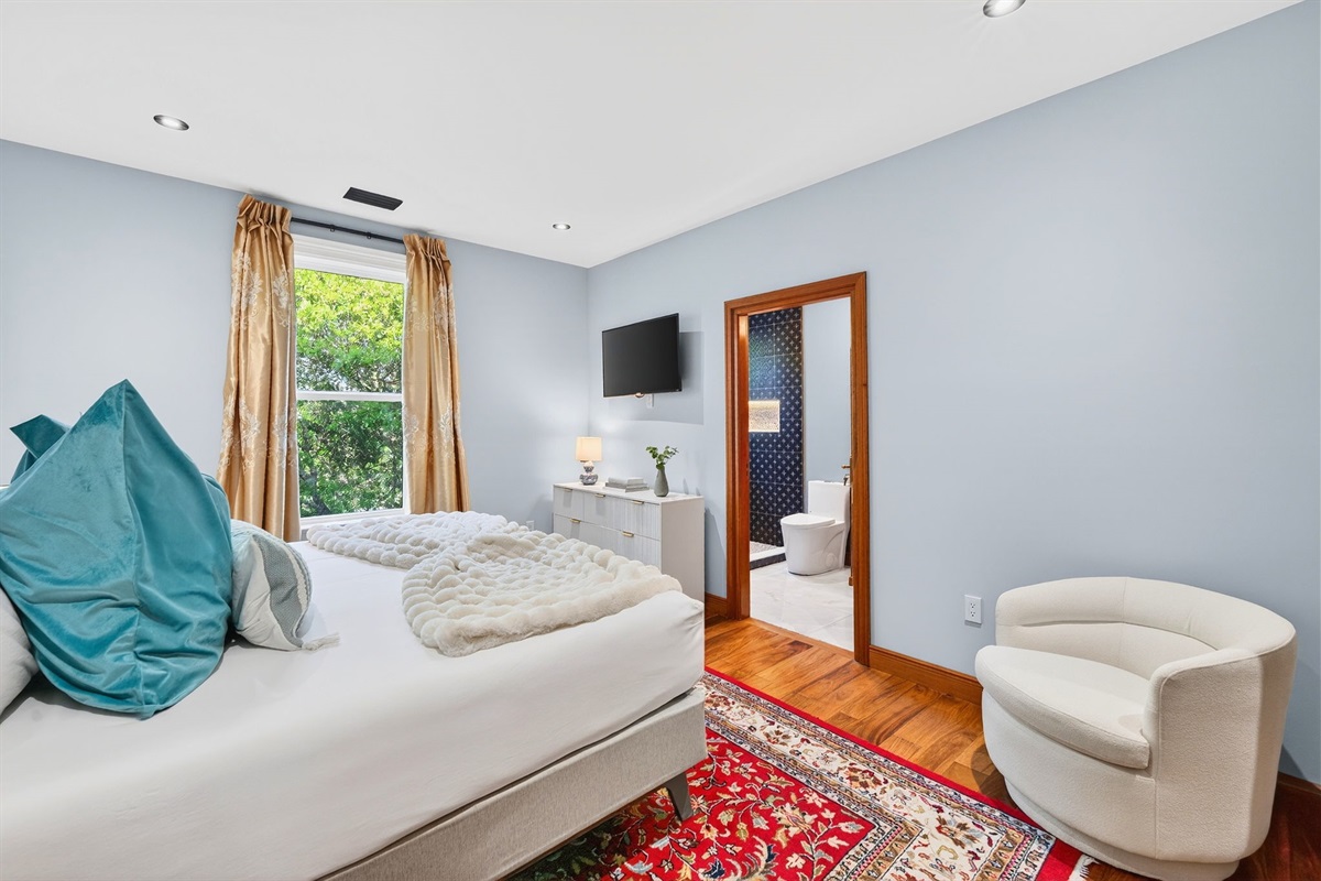 King Suite 5 | Rosewood Retreat | 2605 Palm Blvd, Isle of Palms, SC | IOP Escapes