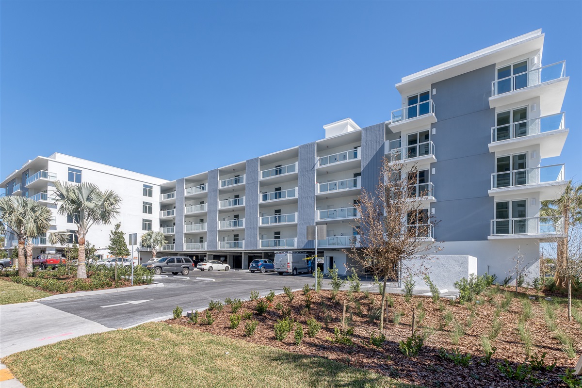 Azure, 2023 build, 6 min. drive to Clearwater Beach!