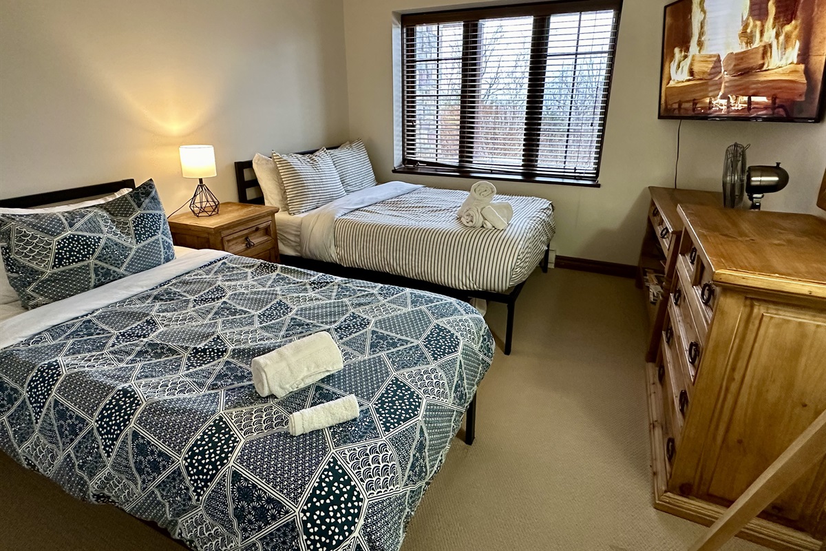 Guest bedroom with Double & Twin, and 55" TV! memory foam beds and a 55"