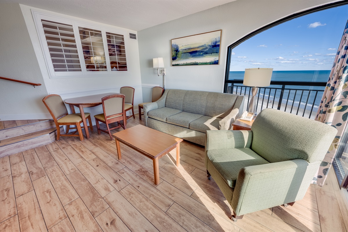 Amazing Living Room with Stunning Views🌊☀️