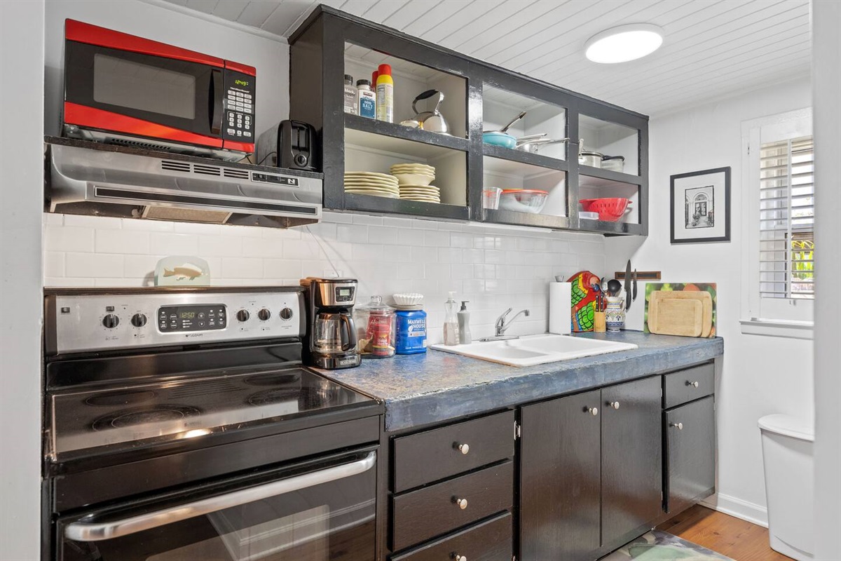 Fully equipped kitchen for making meals and memories!