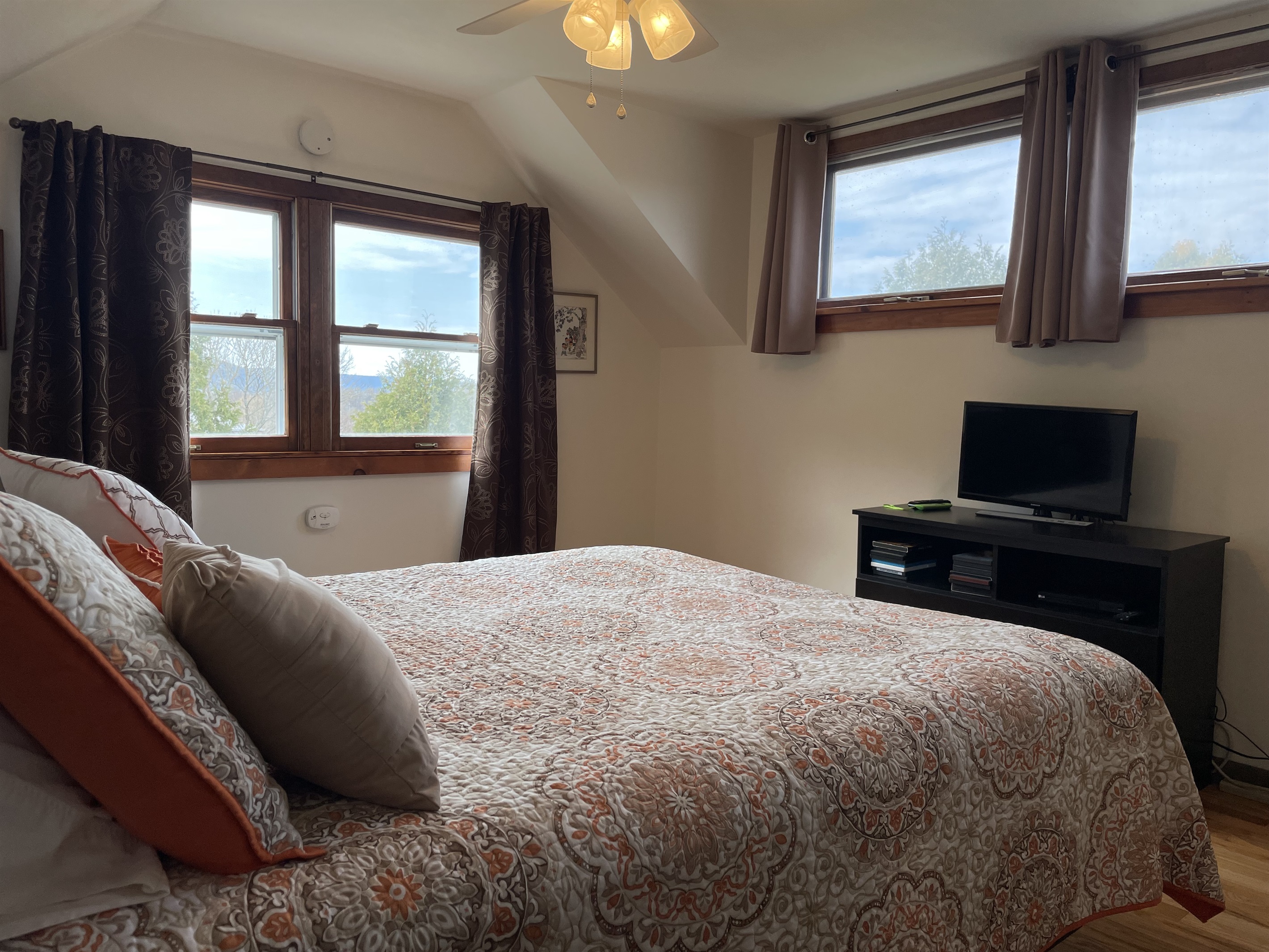 Enjoy long distance view from 2nd floor queen bedroom