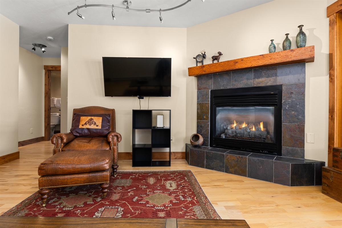 Living Room | Fireplace
