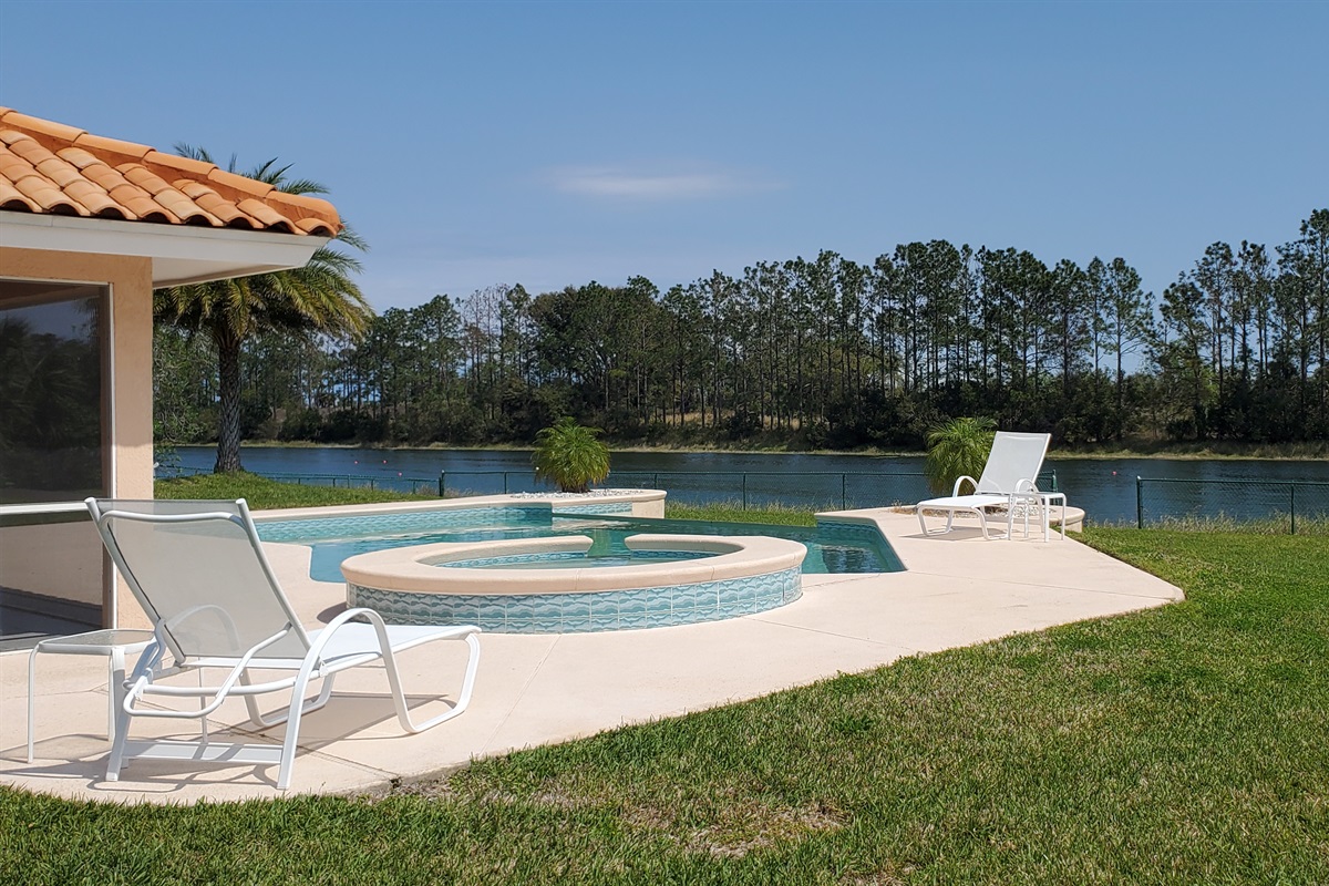 Spa, loungers and ski lake to watch water-skiers!