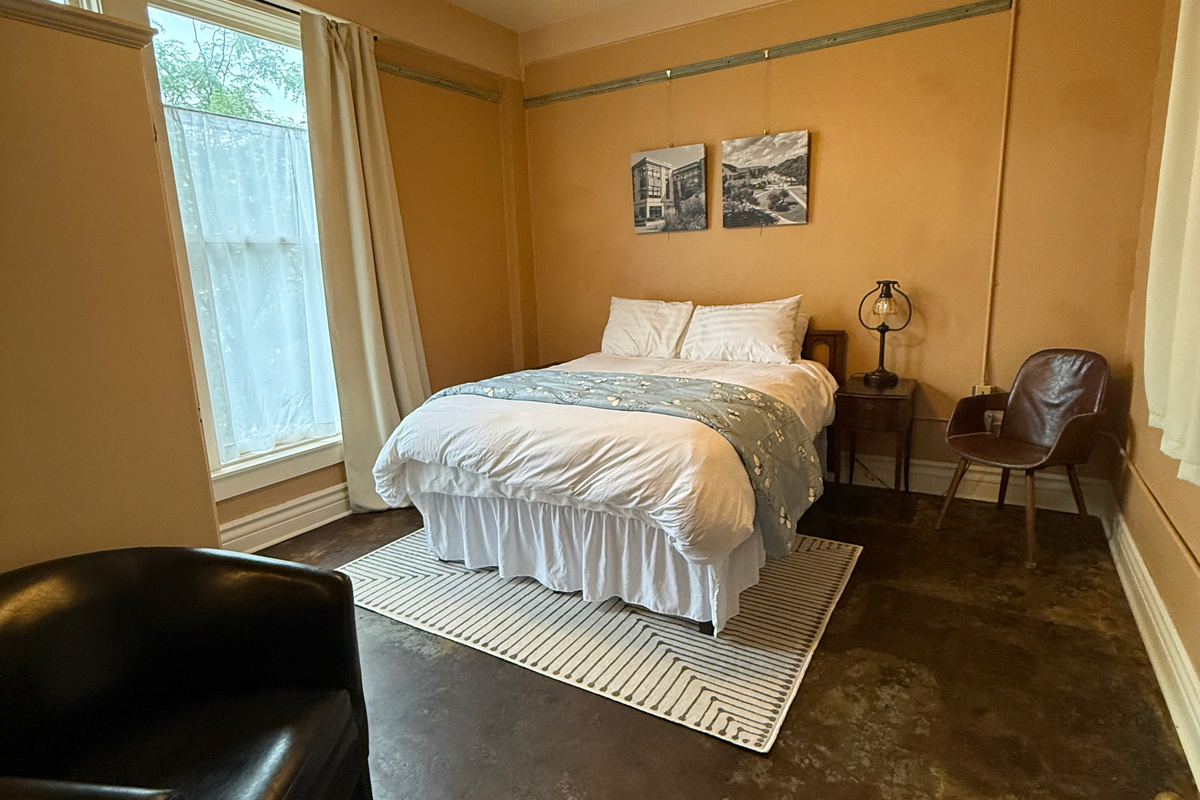Cozy Queen Bed