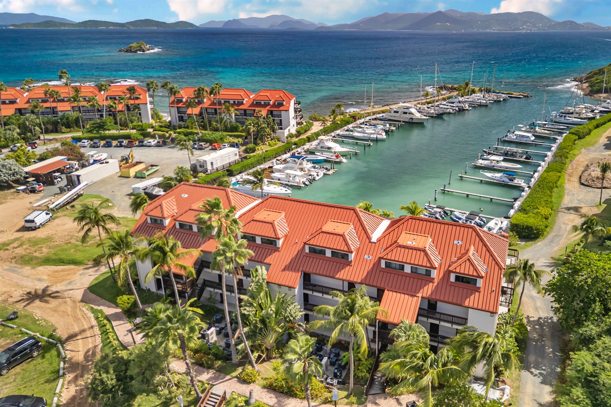 The views of the marina provide endless entertainment and a quiet relaxing environtment.