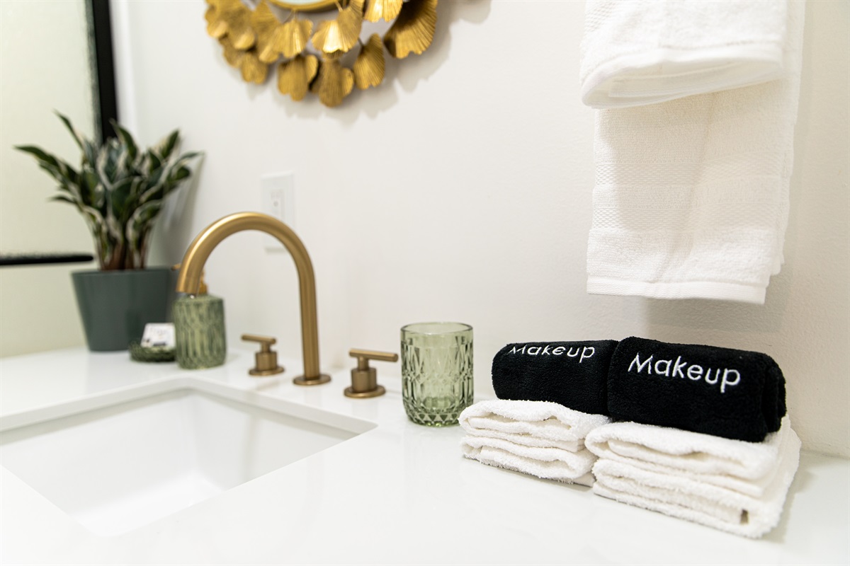 Fresh towels, and thoughtful touches including designated makeup cloths for guest convenience.