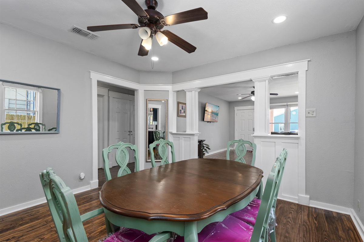 8ea01bb013e247a89aab4a586ef659e8 Large | Beachhouse | Texas | TX | Vacation Homes | Galveston | Crystal Beach | Kokomo | Breezy Days | Beachfront Elegance | Sunrise Serenity | Southern Sands Property Management, LLC
