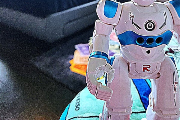 Howie SHOG is the Lead Innkeeper of Monopoly Room. His team created a magical suite with a king size bed.