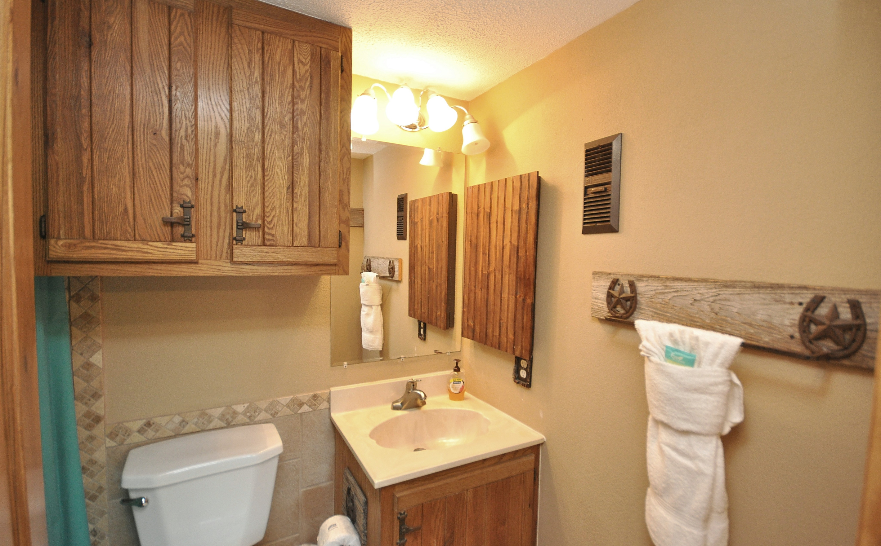 Secondary Bathroom.