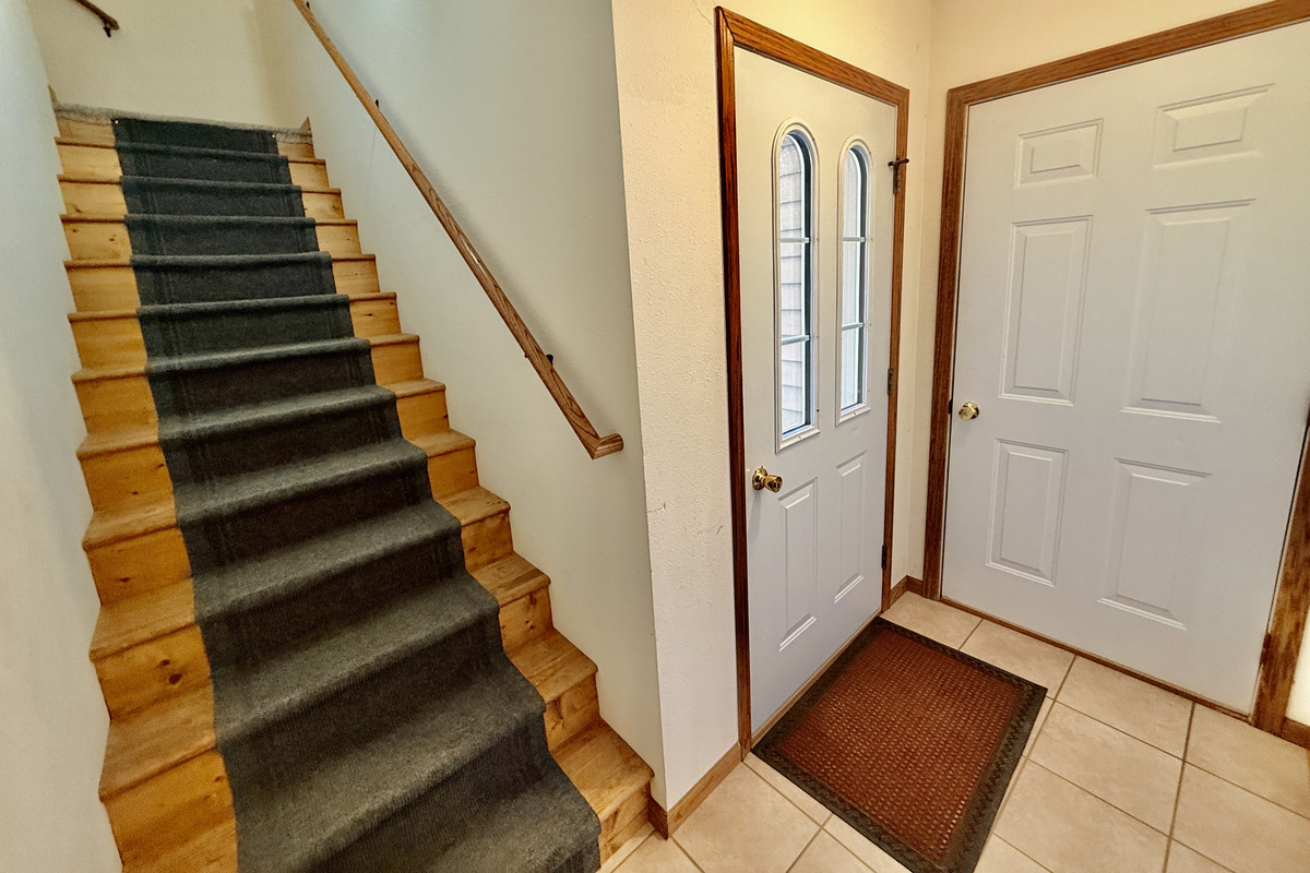 Foyer & Stairs to Lower Level