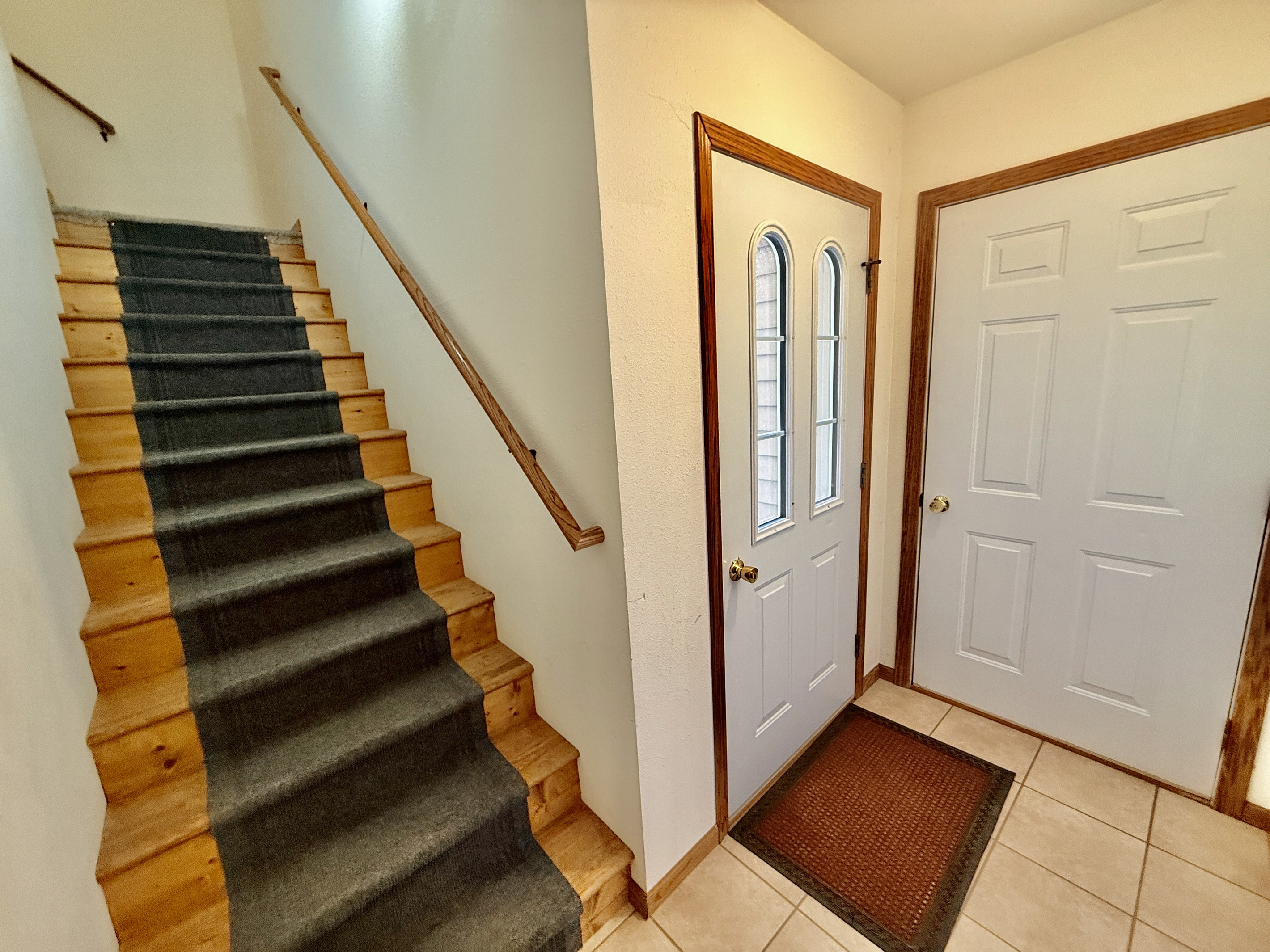 Foyer & Stairs to Lower Level