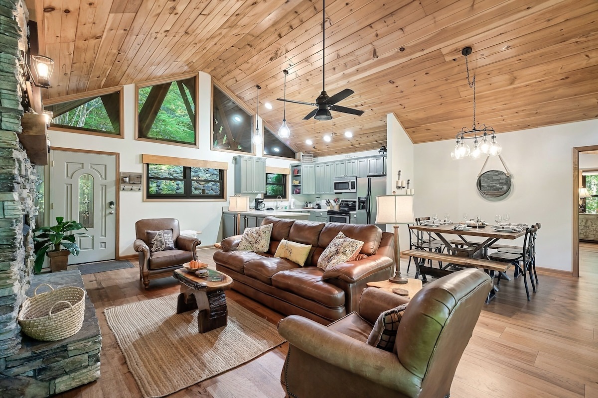 "Floorplan was perfect for our family of kids and grandparents". Review by Vernon