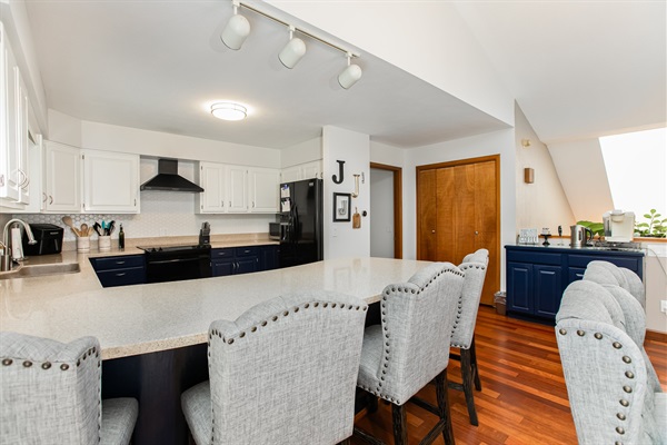Charming 4-Bedroom Retreat Near Notre Dame, photo 3