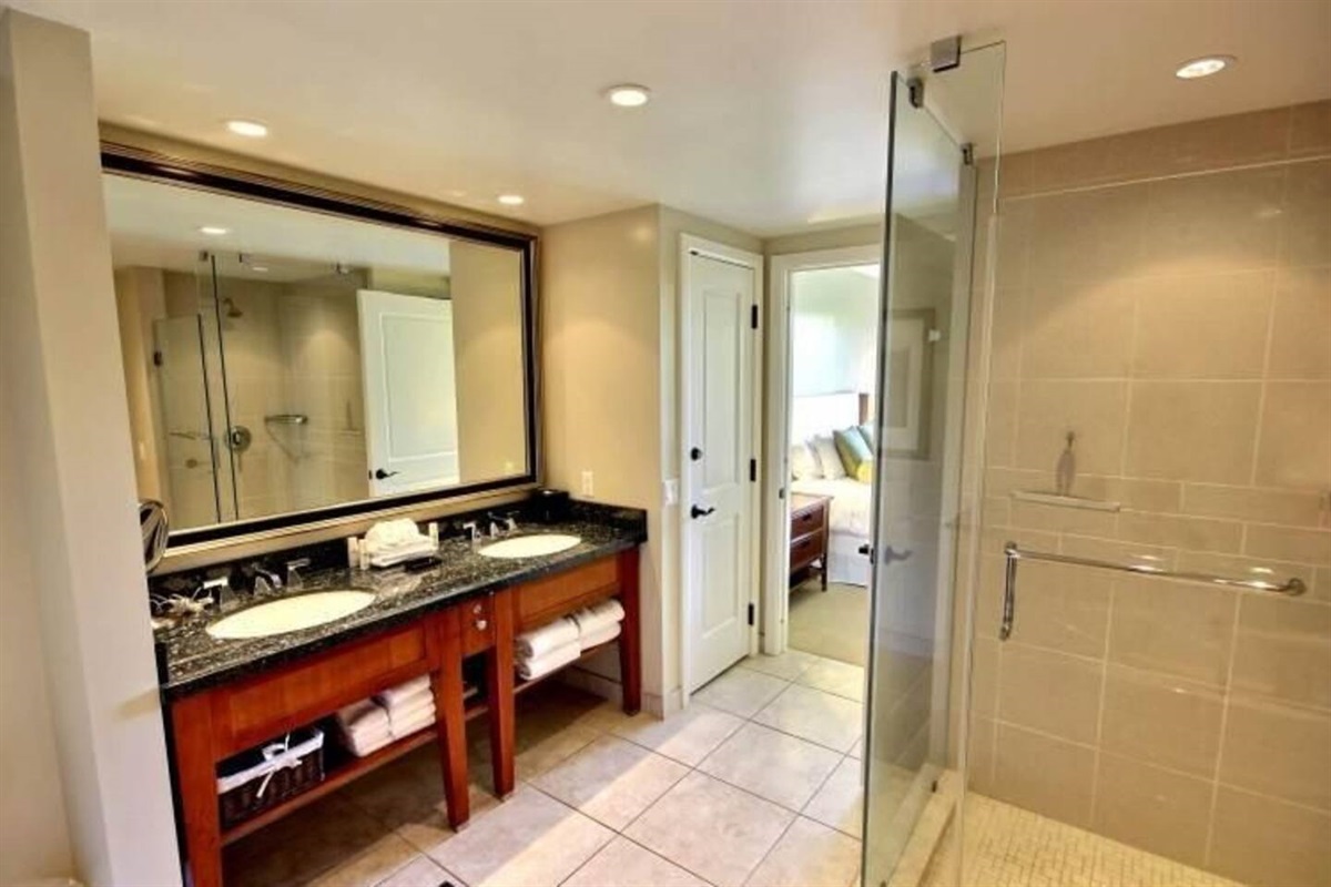 Bathroom with Tub and separate shower