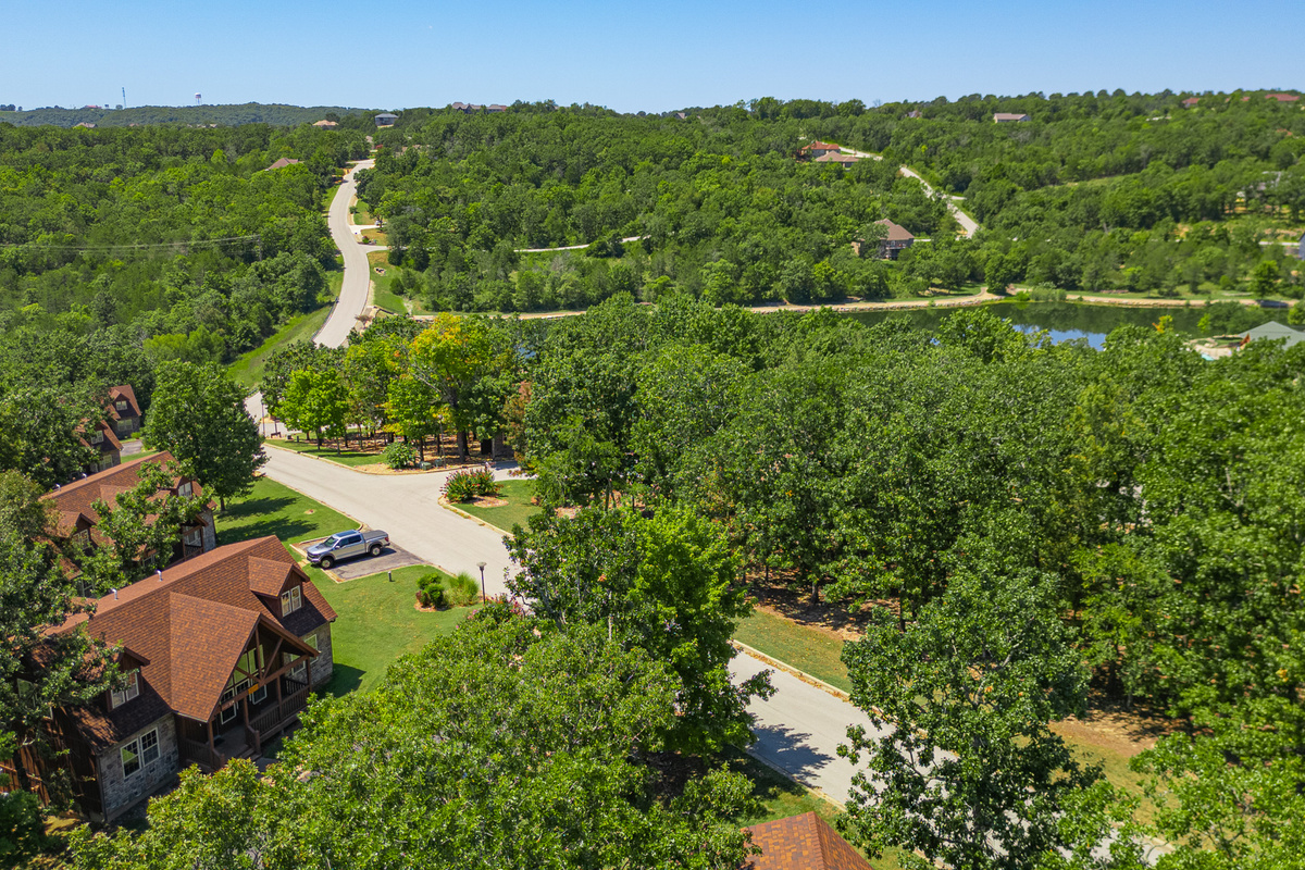 Surrounded by trees and Ozark scenery, yet just minutes from Silver Dollar City and Branson&rsquo;s biggest attractions.