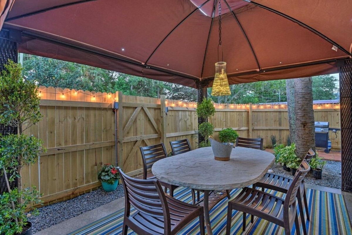 Private Fenced Side Yard with Dining Table
