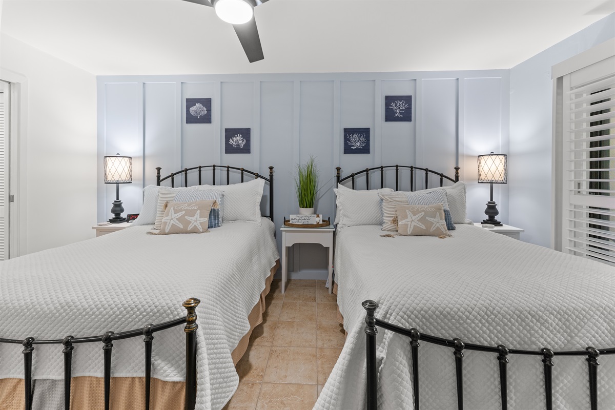 2nd Bedroom with 2 twin beds