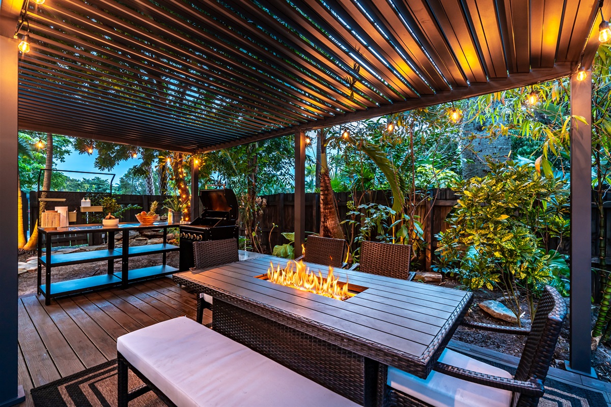 Gather ’round the cozy outdoor fire pit 🔥 for starry nights, toasted marshmallows, and unforgettable moments with friends and family.