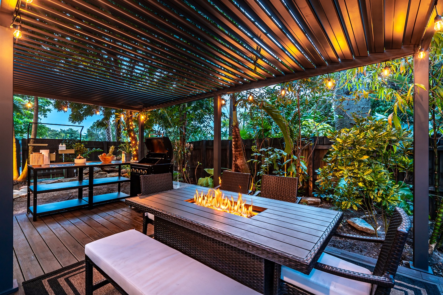 Gather ’round the cozy outdoor fire pit 🔥 for starry nights, toasted marshmallows, and unforgettable moments with friends and family.