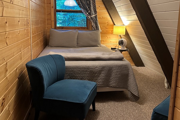 2nd Floor - Queen Bedroom