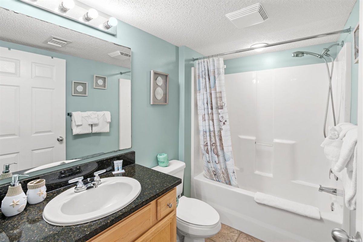 2nd Bathroom with tub/shower