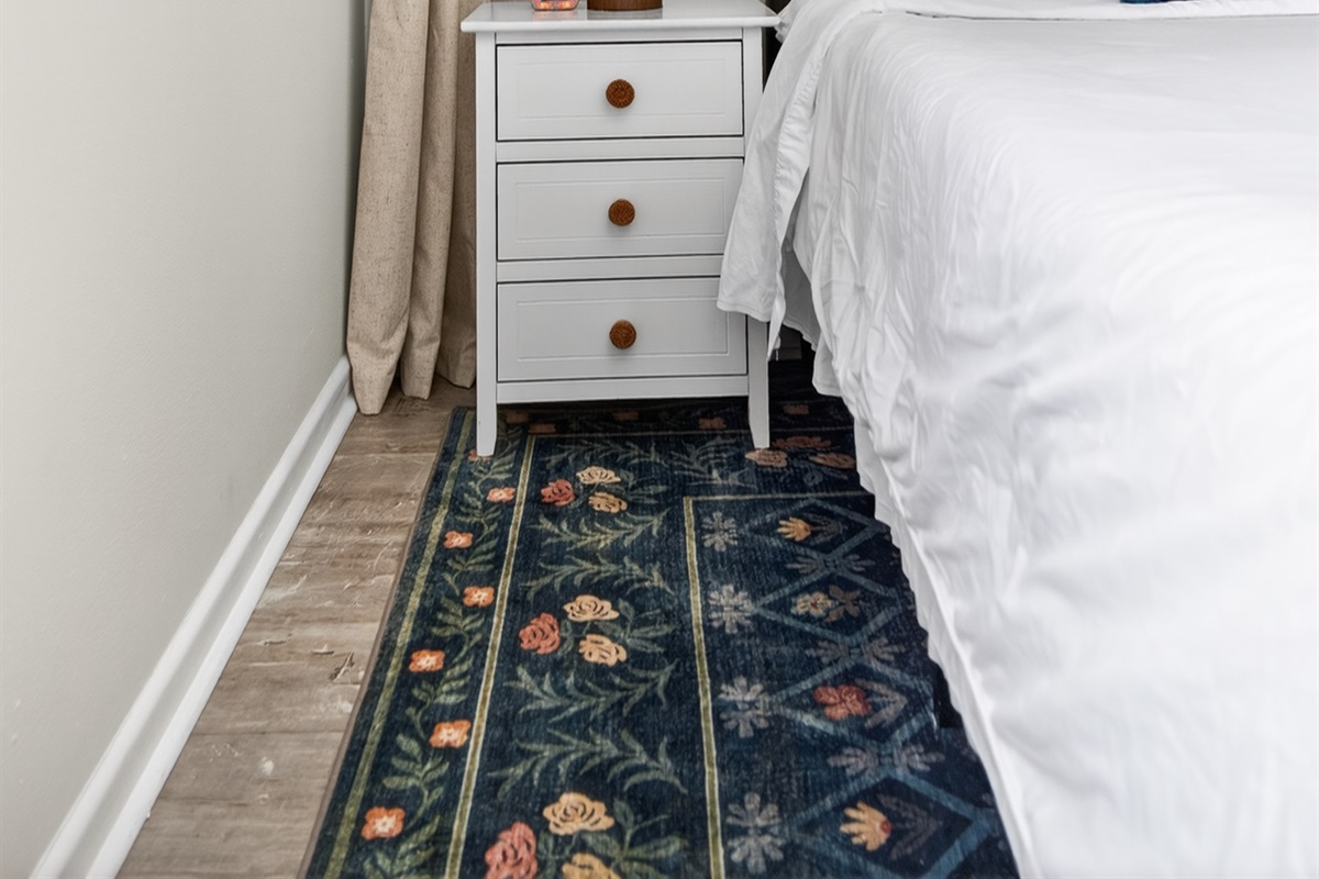 Lunar (Primary) Bedroom: King bed with mix of firm and soft sleeping pillows.