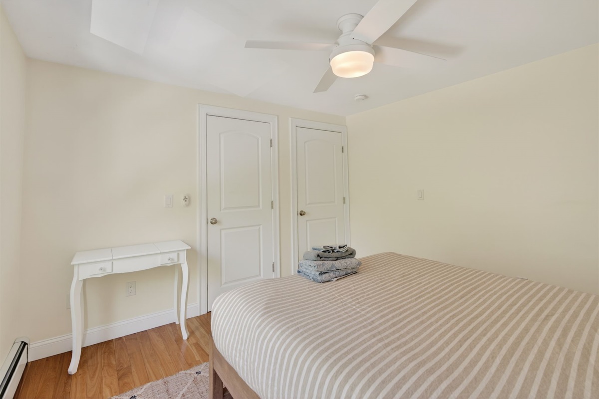 2nd floor queen bed