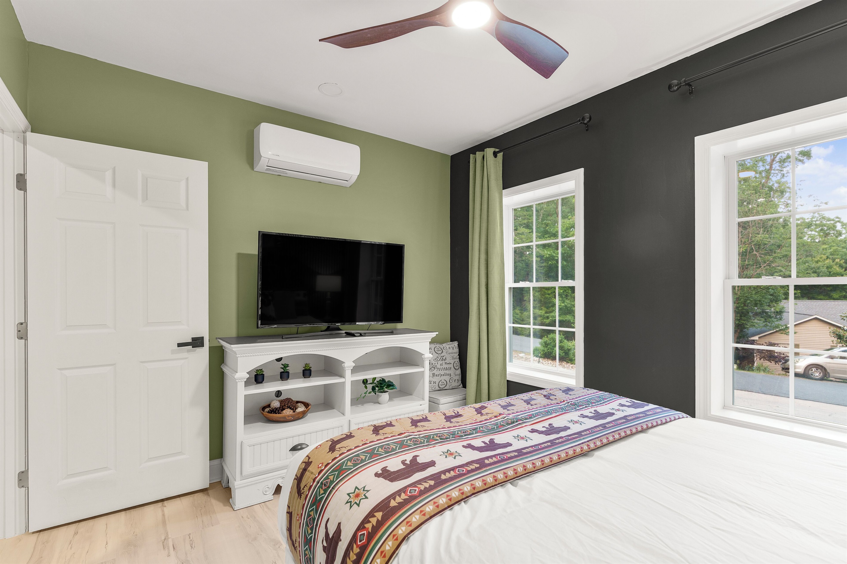 BR7: Lower level queen bedroom (next to game room)
