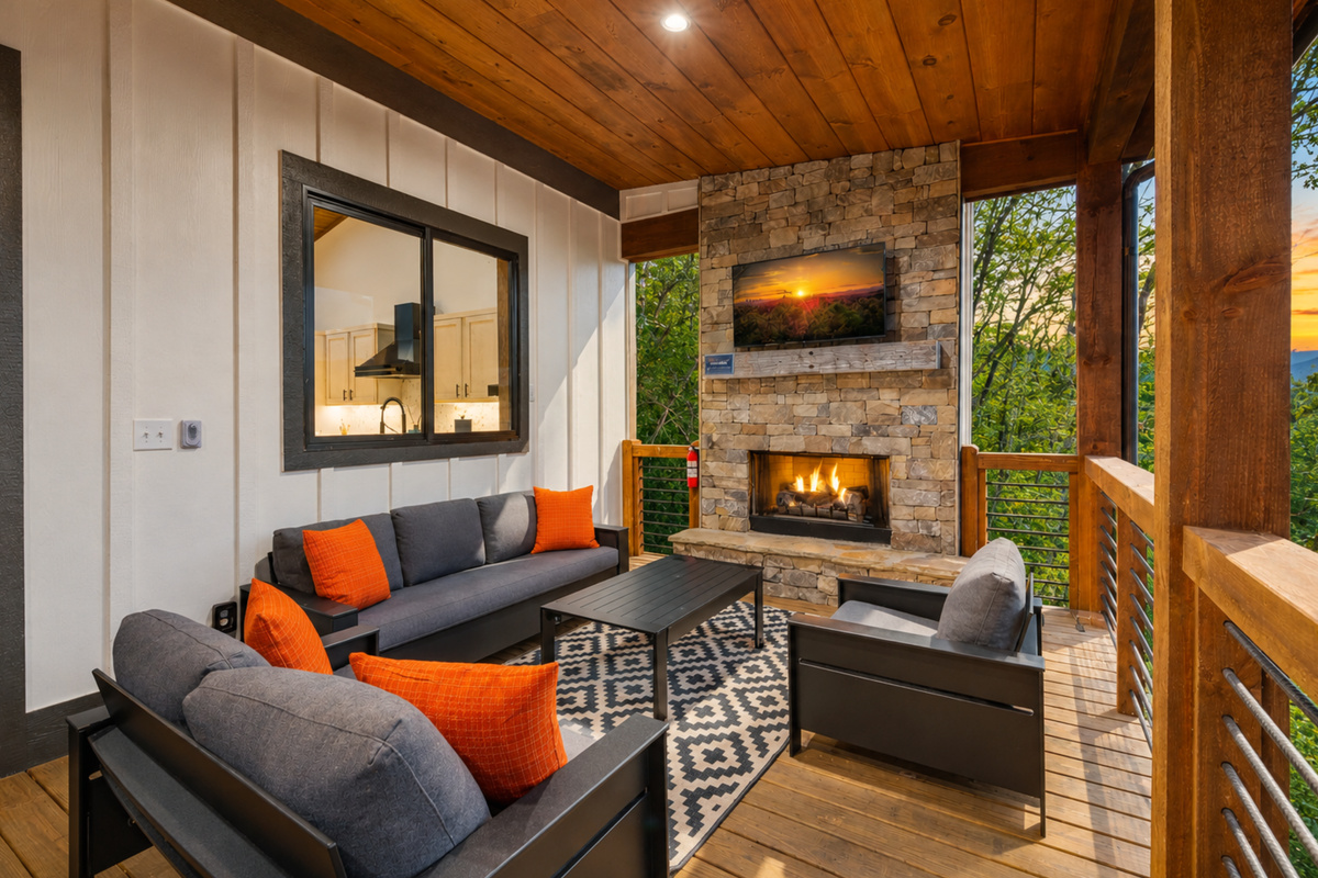 Mountain air feels different from here.
*Outdoor Fireplace (Available Year Round)