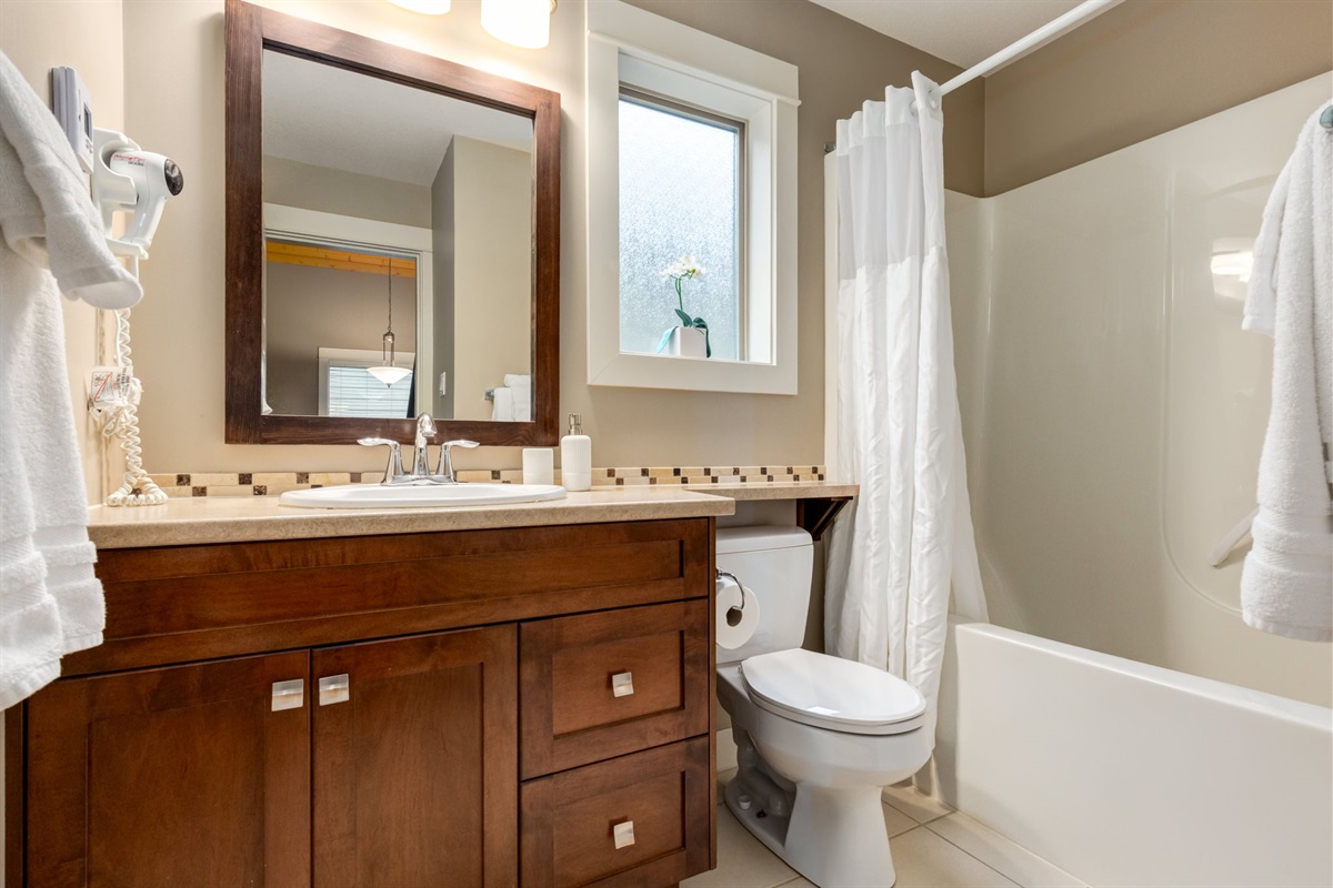 Soak the day away in this serene bathtub