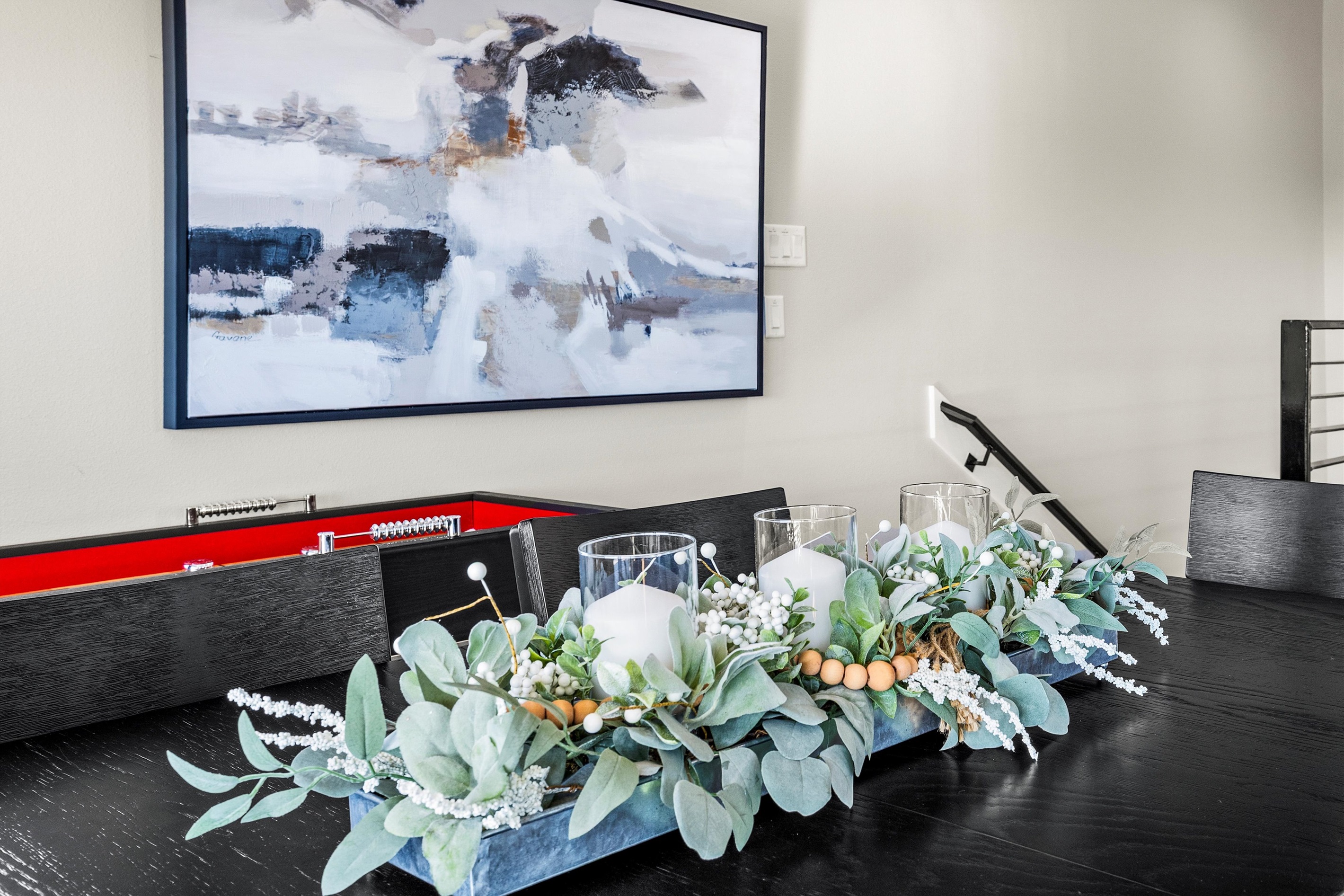 Dining Room: Elegant decor and a striking centerpiece create the perfect ambiance for gatherings!