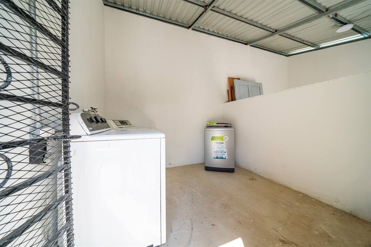 Both a washer and dryer are available.