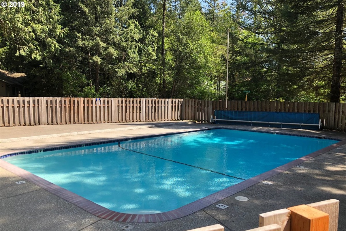 Community Pool (seasonal)