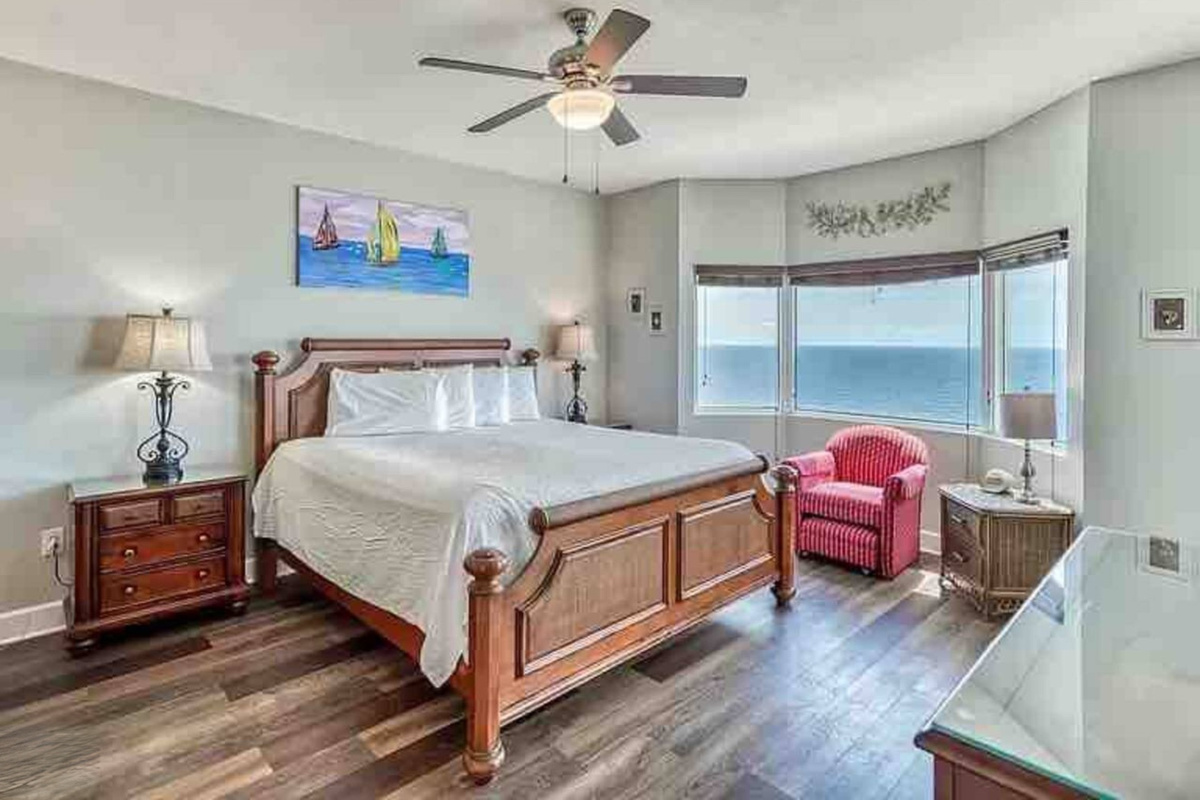 Bedroom 1, Kingsize Bed