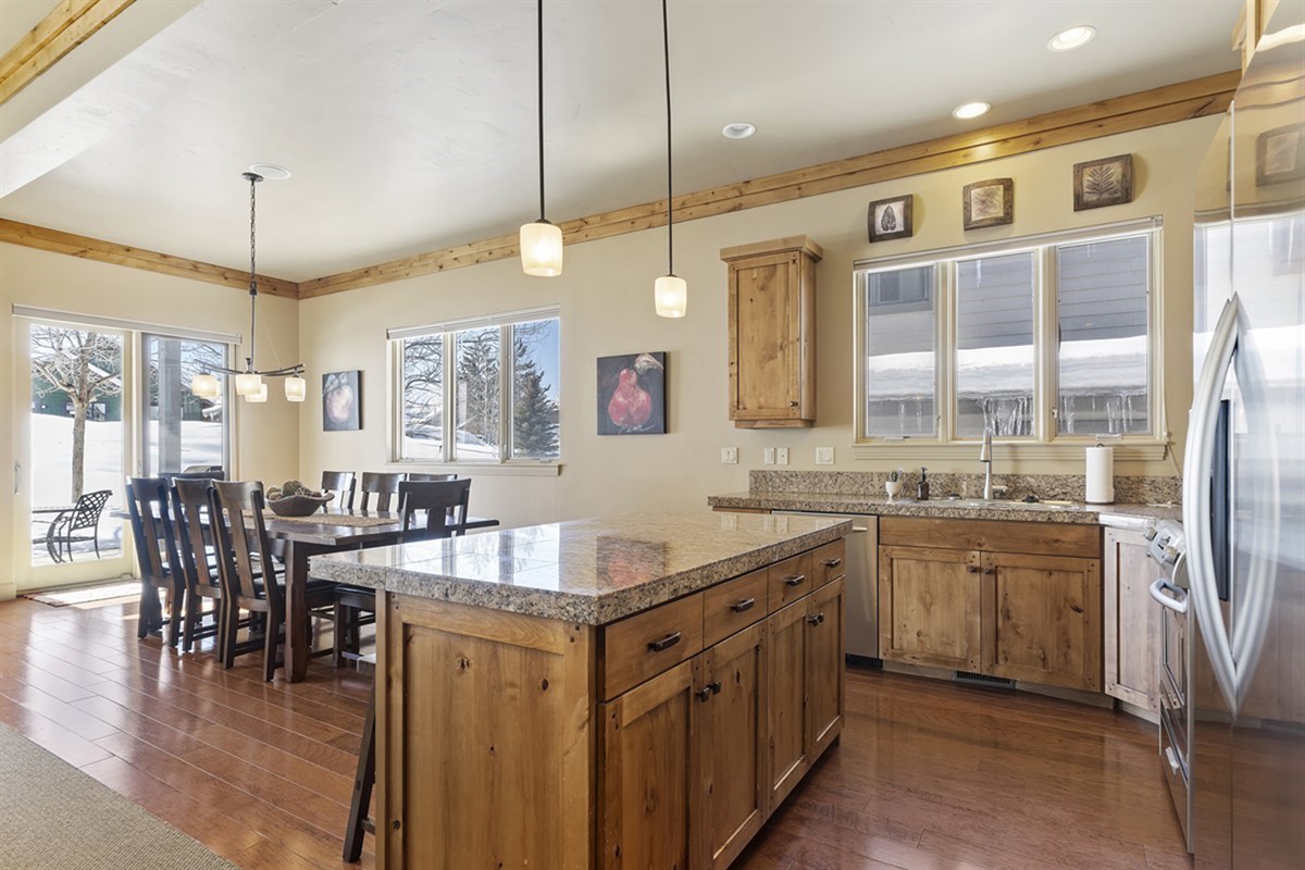 A spacious kitchen and dining area designed for shared meals and easy entertaining.