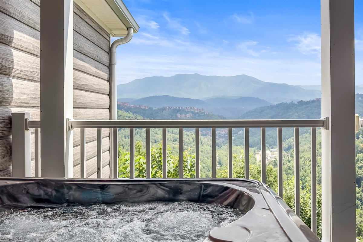 Bask in the hot tub while soothing the achy muscles after a day of hiking or shopping. Gaze out at Mount LeConte during the day or Anakeesta at night.