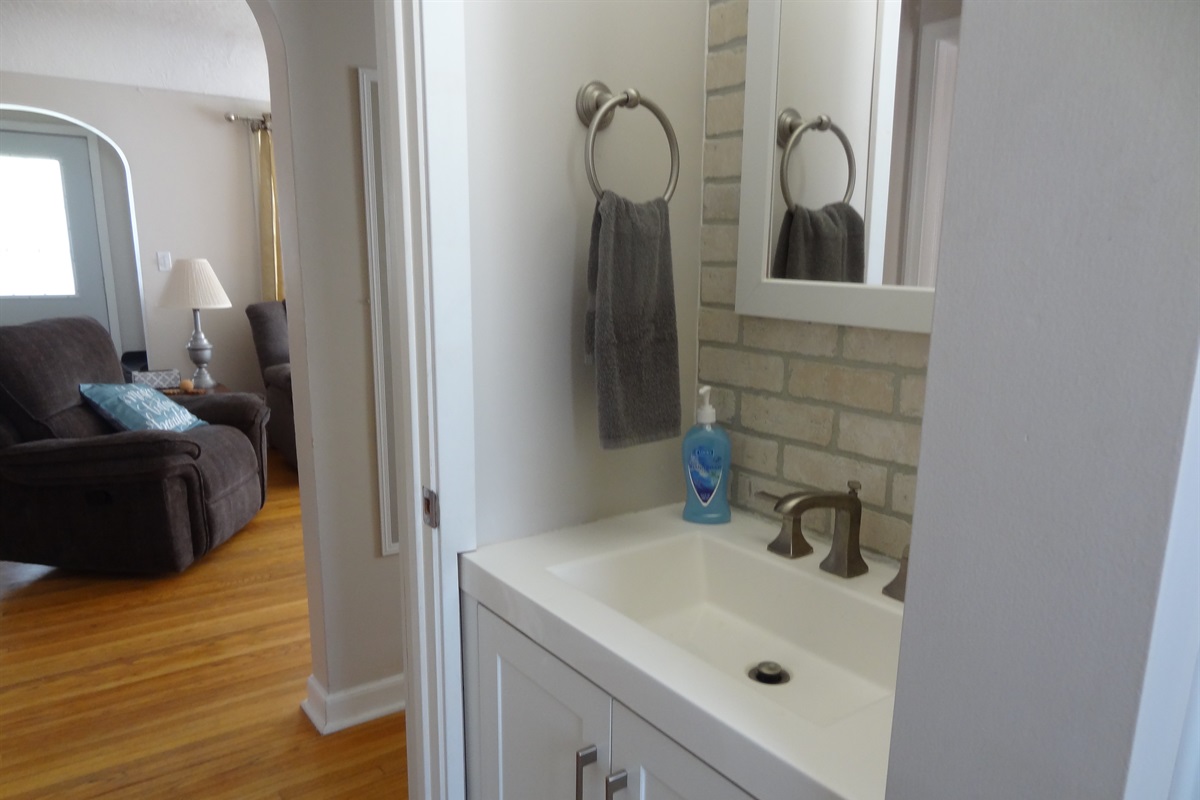 Main floor bathroom with tub/shower