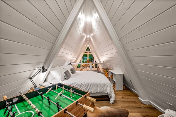 Loft Bedroom | King Bed | Fussball